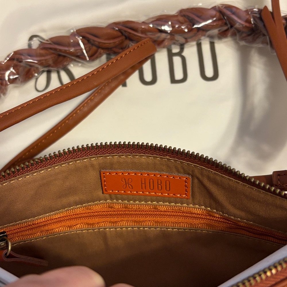 HOBO Darcy 100% Leather Crossbody color Luggage - Picture 3 of 5